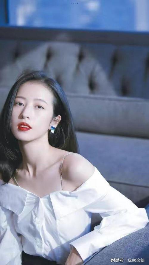 娱乐吃瓜酱周雨彤,娱乐吃瓜酱的时尚宠儿  第3张